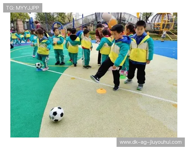 用彩泥打造的足球创意艺术作品展现足球的无限魅力与童趣之美